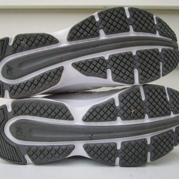 New Balance 411 Women's 9.5 Wide Width Shoes WW411HW2 Walking White Cushion - Picture 7 of 9